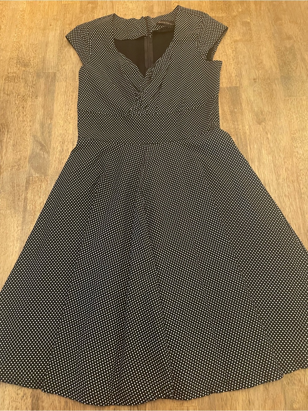 Black Polka Dot V-Neck Cap Sleeve Midi Dress - Picture 2 of 9